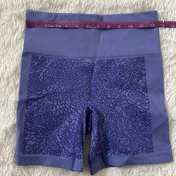 Lululemon Sculpt Shorts in Iris Purple size 6 - Picture 4 of 6